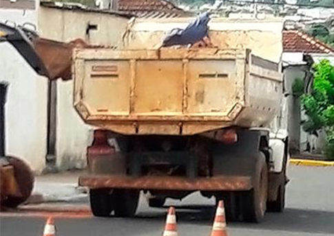 Locação de caminhão basculante Locação de caminhão basculante