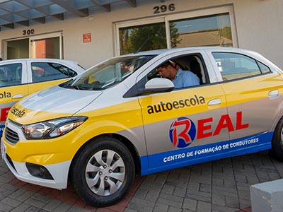 Frota de carros novos e adaptados Frota de carros novos e adaptados