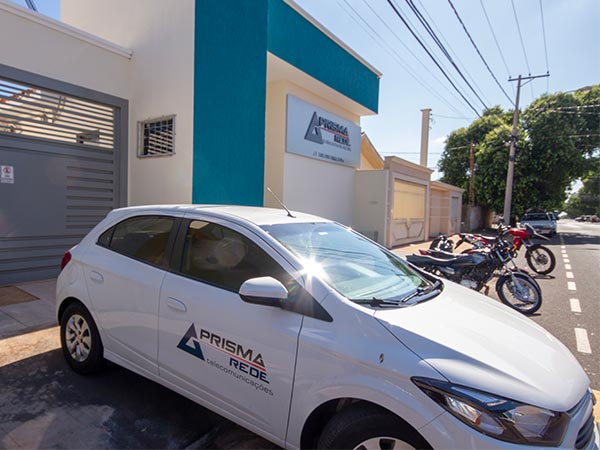 Atendimento ágil, diferenciado e eficiente Carro da empresa