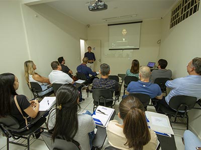 Salas com recursos multimídia Salas com recursos multimídia