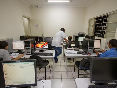 Sala de infornática Sala de infornática