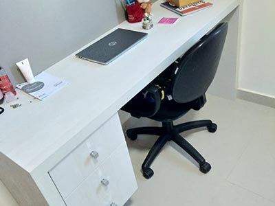 Mesas e escrivaninhas com amplo espaço Escrivaninha