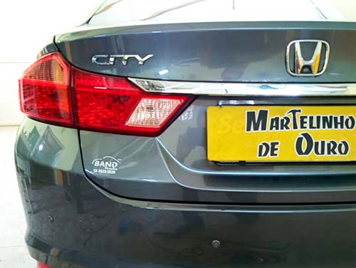 traseira de carro depois traseira de carro depois