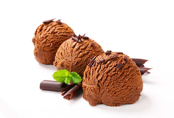 Sorvete de massa Três bolas de sorvete de chocolate