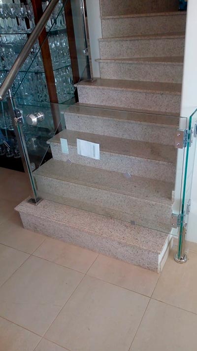 Portinha e guarda corpo para escadas Portinha e guarda corpo para escadas