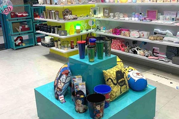 Prateleiras e balcões para exposição de produtos Móveis para lojas