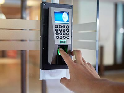 Sistema de controle de acesso Sistema de controle de acesso por biometria