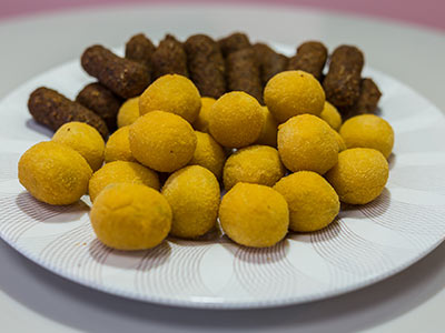 Bolinha de queijo e kibe Bolinha de queijo e kibe