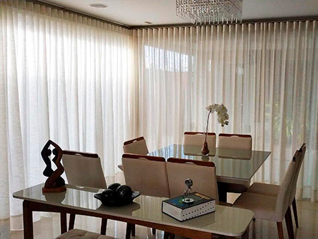 Cortinas em tecido no varão e trilho suiço no sistema Wave Cortinas em tecido no varão e trilho suiço no sistema Wave