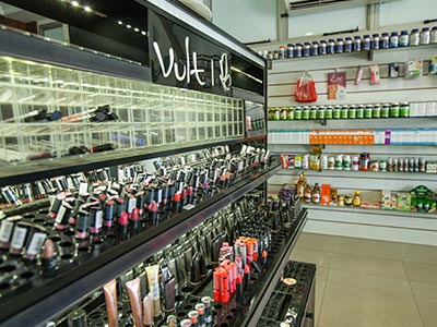 Maquiagem Esmaltes e batons