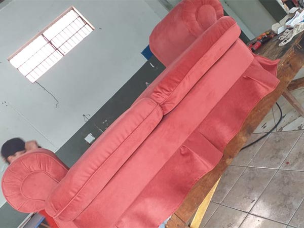 Reforma de estofados Sofá com estofamento vermelho