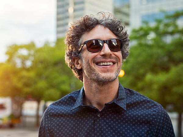 Diversos modelos de armações para combinar com o seu estilo Óculos de sol masculino