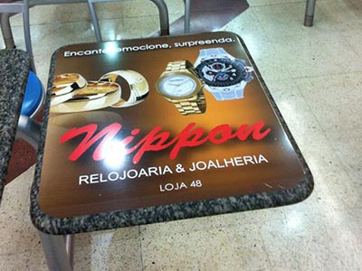 Serviços de plotagem Tampo de mesa com aplicação de material de divulgação
