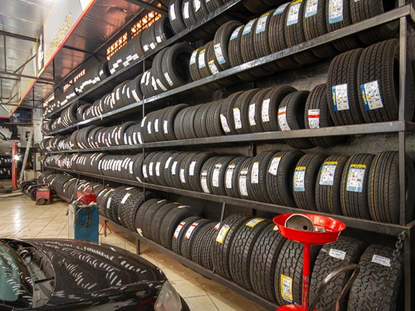 Venda de pneus remolds, nacionais e importados Estoque de pneus