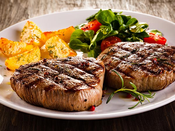 Comida com sabor caseiro Carne com filé de batata