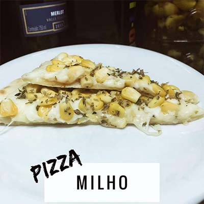 Pizza com muçarela, milho e catupiry Pizza de Milho