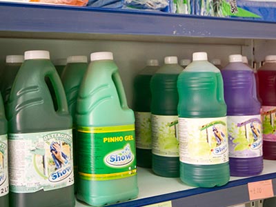 Detergente e Pinho gel Detergente e Pinho gel