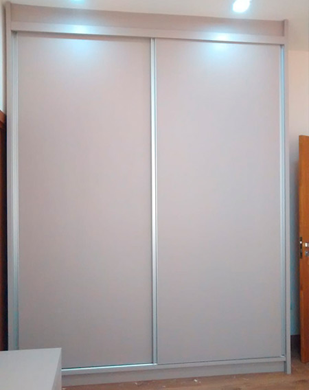 guada roupa com porta de correr guada roupa com porta de correr
