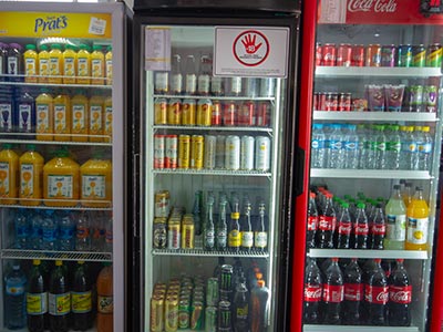 Refrigerantes, sucos e bebidas em geral Bebidas