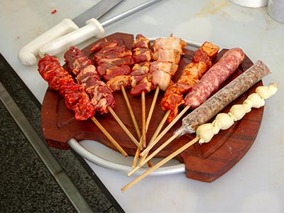 Espetinhos artesanais de diversos sabores Espetinhos artesanais