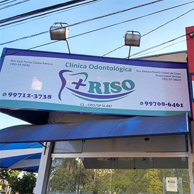 Fachada da Clínica Odontológica + Riso Fachada comercial