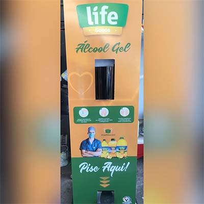 Totem personalizado da Life Sucos Totem personalizado