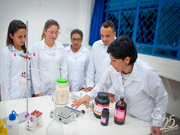 Alunos do curso de farmácia Curso de farmácia