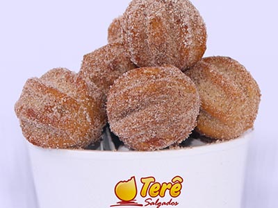 Experimente nossos mini churros com recheio cremoso e massa sequinha Mini churros