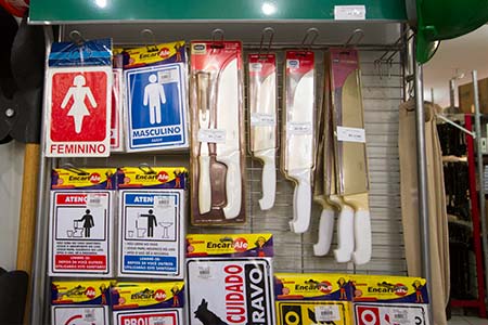 facas e placas de sinalização facas e placas de sinalização