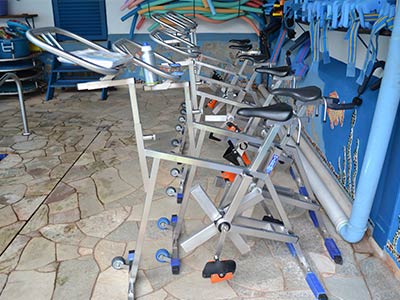 Equipamentos para a prática de hidroginástica Equipamentos de hidroginástica