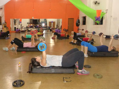 Atividades aeróbicas Aula de ginástica