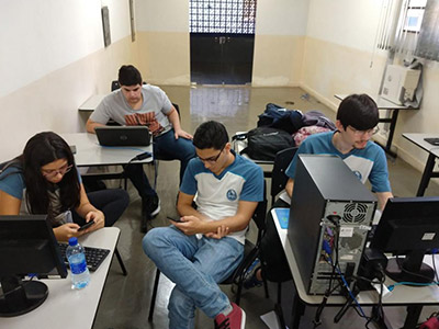 Laboratório tecnológico para aulas, estudos e trabalhos Laboratório de informática