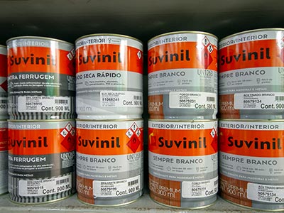 Tinta esmalte para madeiras e metais Tinta esmalte para madeiras e metais