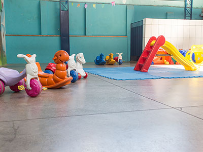 Pátio com brinquedos Pátio com brinquedos