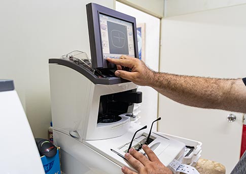 laboratório para produção de lentes