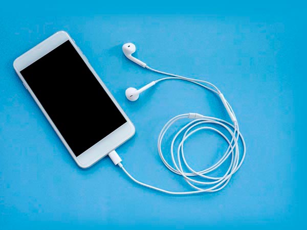 Venda de diversos acessórios para smartphones Celular com fone de ouvido