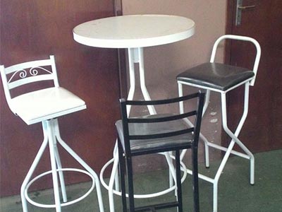 Mesa com banquinhos Mesa com banquinhos
