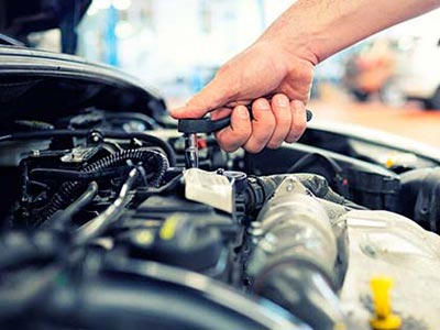 Mecânicos capacitados para cuidar do seu carro Mecânicos experientes