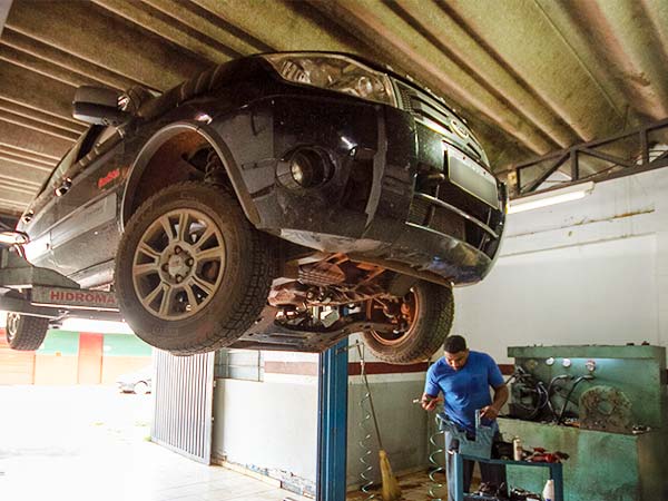 Conserto da direção hidráulica Manutenção em direção hidráulica