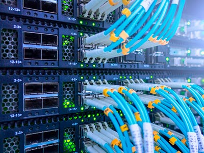 Racks para switches e servidores