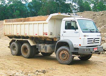Caminhão basculante para locação Caminhão basculante