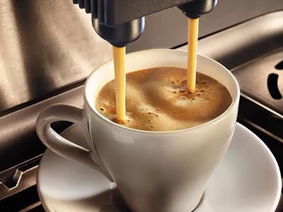Café expresso e pingado pequeno Café expresso e pingado pequeno