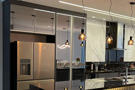 Armário cozinha em mdf com Portas reflecta prata Elaboração de projetos