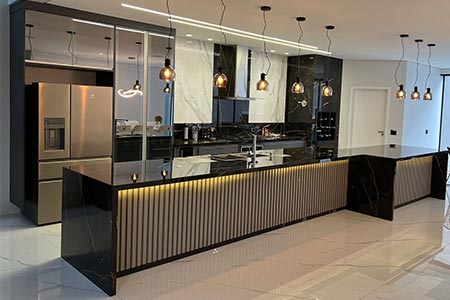 cozinha com ilha e painel ripado cozinha com ilha e painel ripado