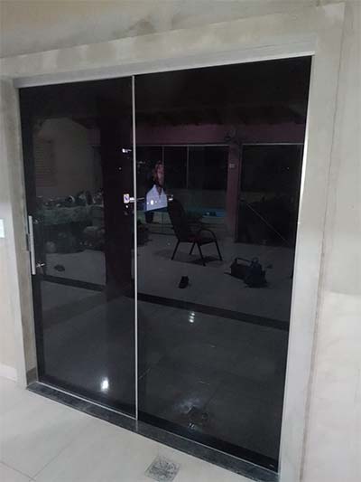 Porta duas folhas fumê Porta duas folhas fumê