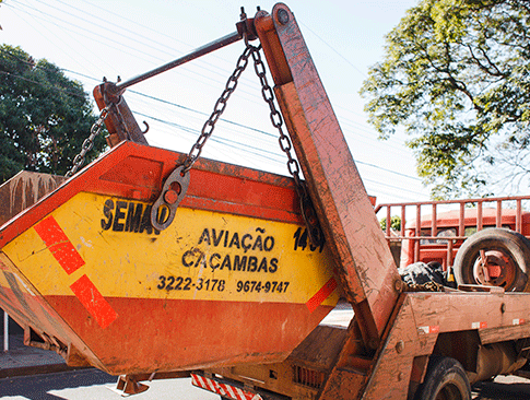 Caçambas estacionárias para coleta de entulho e restos de construção Caçamba