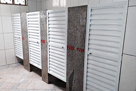 portas para baias em banheiro portas para baias em banheiro