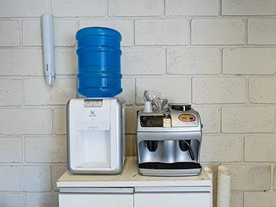 Espaço com café e água Espaço com café e água