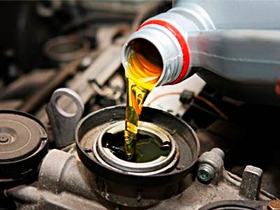 Troca de óleo e filtro do carro óleo do motor