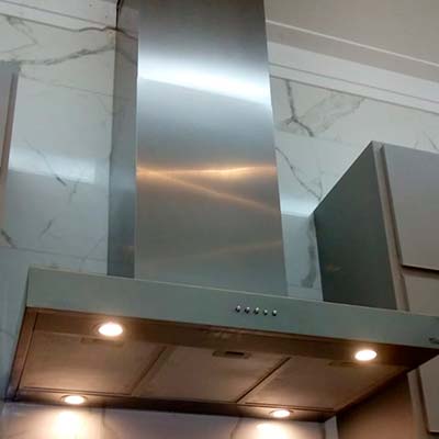 Coifa com iluminação para mais praticidade Coifa com iluminação para mais praticidade